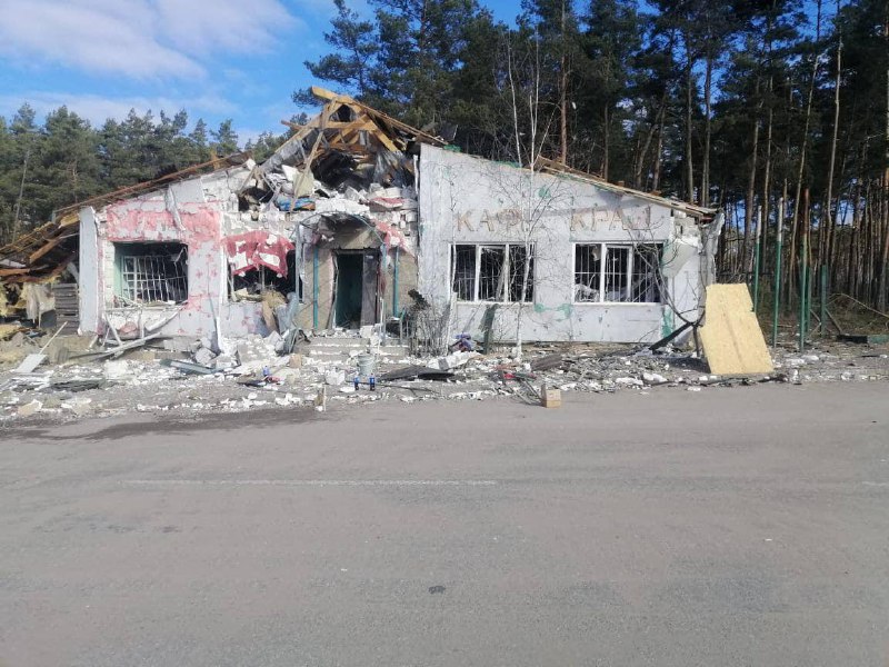 In the village of Komarivka, Kyiv region, two houses and a shop were destroyed by an air strike