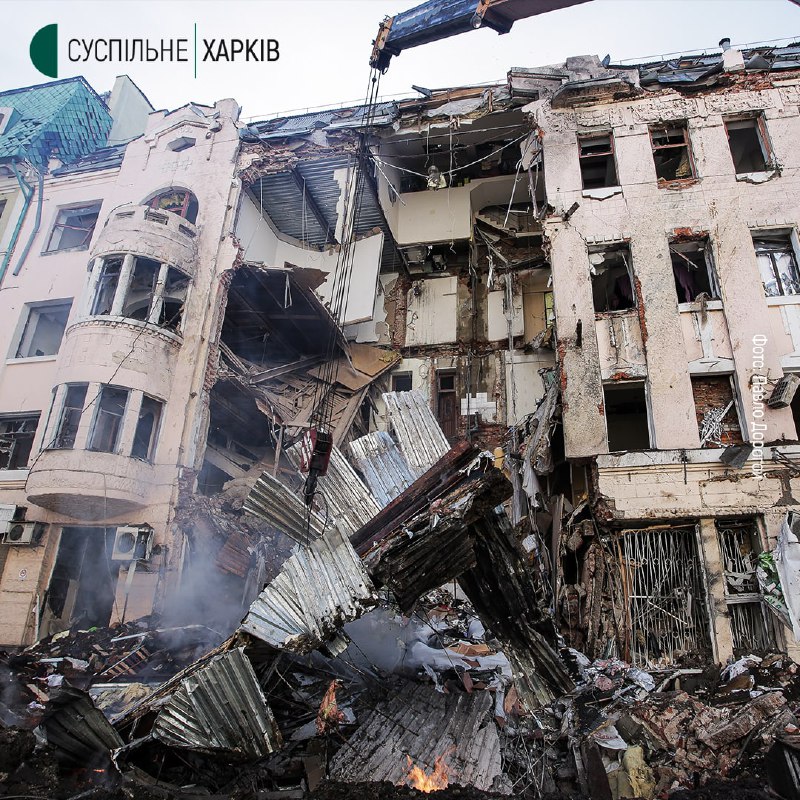 Харьковская администрация подтвердила, что баллистическая ракета Искандер поразила улицу Свободы и уничтожила жилой дом.