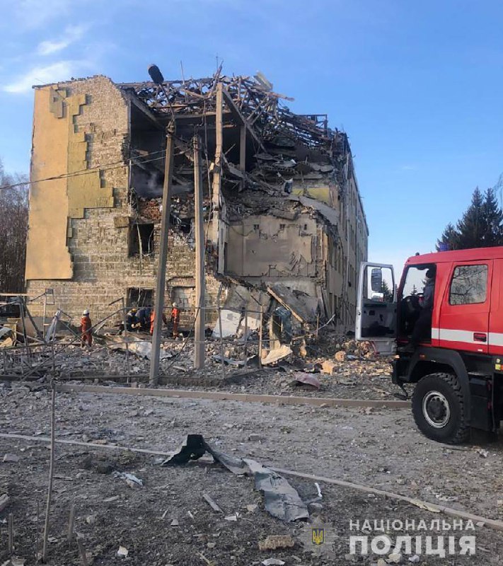 Російський ракетний удар по Бердичеву. 2 поранені, кілька будівель пошкоджено
