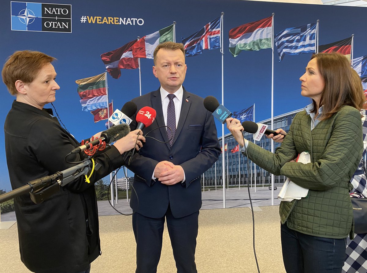 Min. @mblaszczak: podczas pierwszej sesji ministrów obrony państw NATO analizowaliśmy sytuację, jaka ma miejsce na Ukrainie, która została zaatakowane przez Rosję. Nie ma zgody NATO na tę sytuację. Sojusz mówi jednym głosem jeśli chodzi o wsparcie Ukrainy