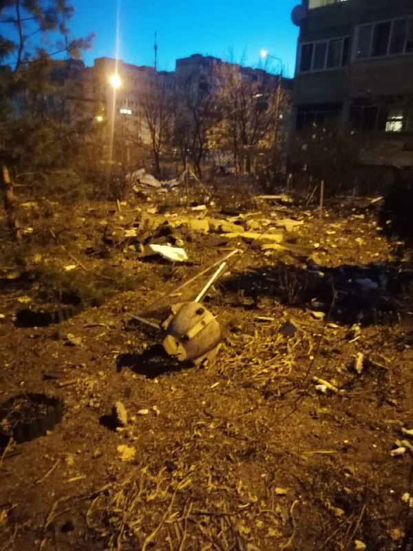 1 zginął, a 3 zostało rannych, gdy rakieta została przechwycona nad Darnickim rejonem Kijowa
