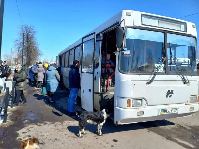 Сьогодні автобусами евакуювали близько 700 мирних жителів з Рубіжного, Сєвєродонецька, Попасної та Лисичанська.