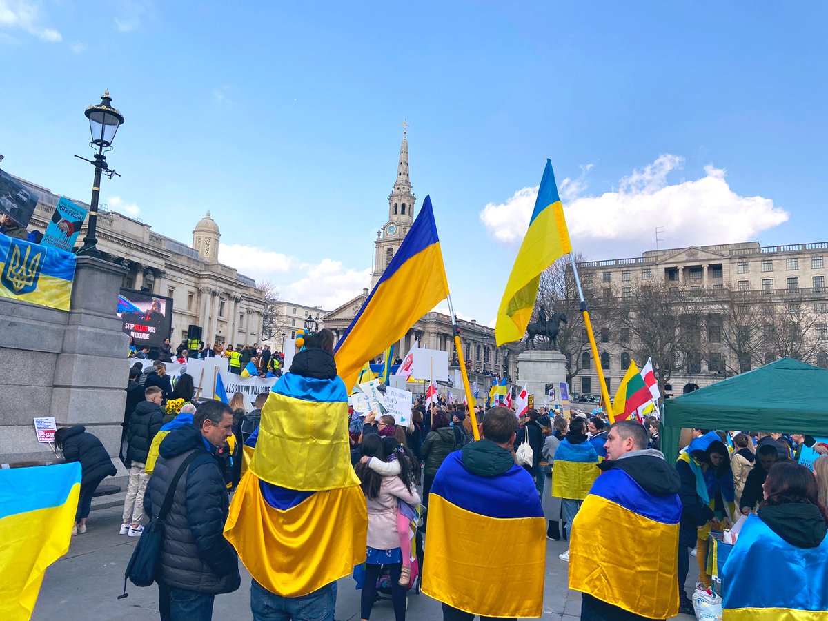 На Трафальгарській площі в Лондоні кілька тисяч людей вийшли на акцію протесту на підтримку України