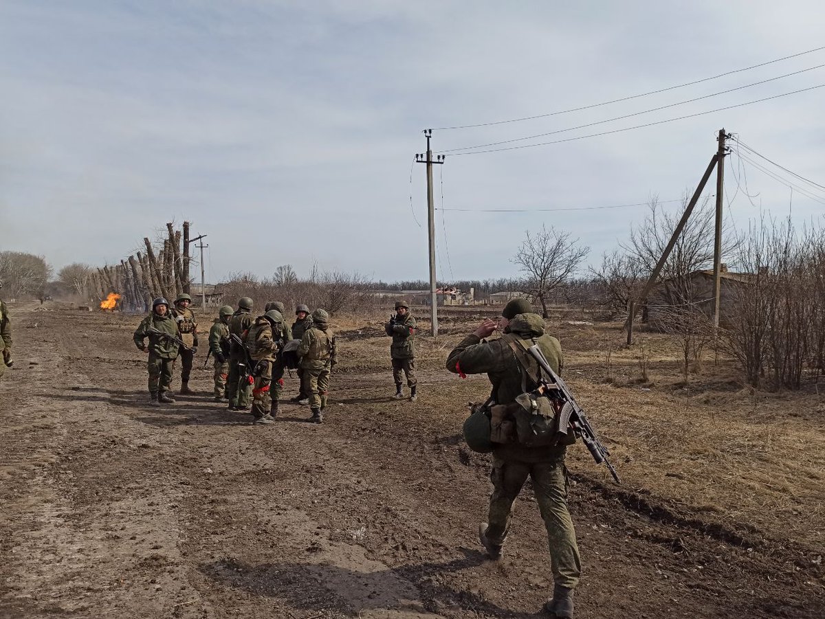 Російські війська у селі Степне Волноваської області після запеклих боїв