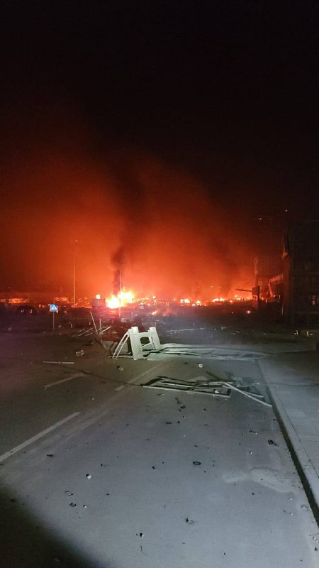Мэр Киева: несколько взрывов в Подольском районе. Несколько построек и торговый центр, Спасатели, медики и полиция уже на месте.
