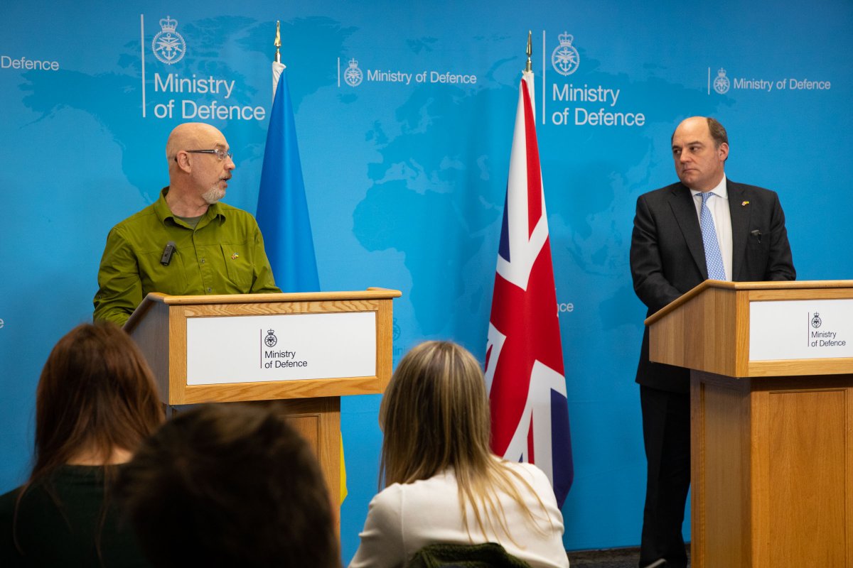 Minister obrony Ukrainy @oleksiireznikov spotkał się dziś w Londynie z ministrem obrony Wielkiej Brytanii @BWallaceMP