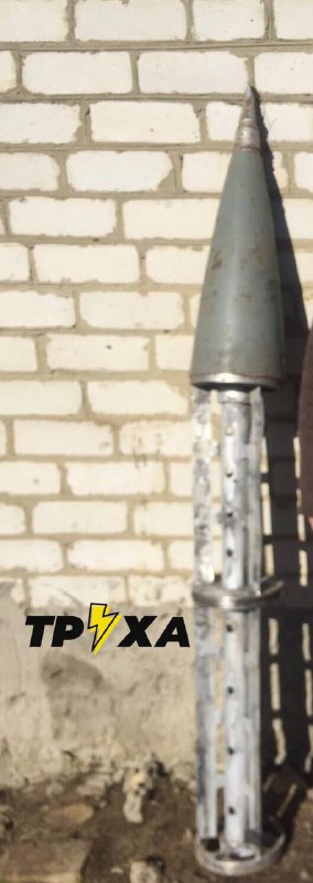 Фота: кантэйнер для касетных боепрыпасаў пасля абстрэлу ў Дзярчачах Харкаўскай вобласці