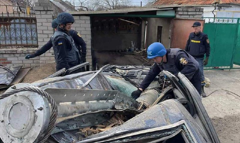 Civil defense working to remove explosive objects in Shyroka Balka district of Mykolaiv