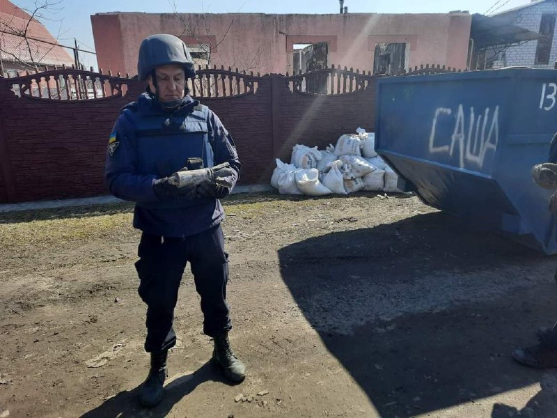 Civil defense working to remove explosive objects in Shyroka Balka district of Mykolaiv