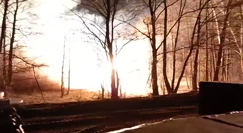 Украина: Видео, на котором ТОС-1А Солнцепек обстреливает украинские вооруженные силы в Каменце Харьковской области