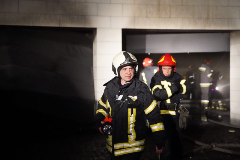 Частини ракети, збитої над Дарницьким районом, викликали вогонь у приватному будинку