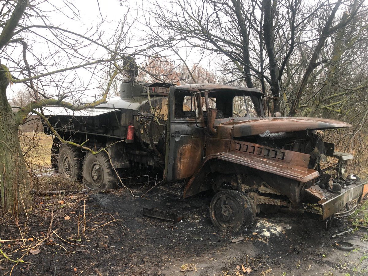 Dalsze straty Rosjan w Nowym Bykowie w obwodzie czernihowskim; Jeszcze 5 ciężarówek z zapasem i paliwem. Zostały zniszczone przez ukraiński ogień w zeszłym tygodniu, ale niedawno zostały schwytane