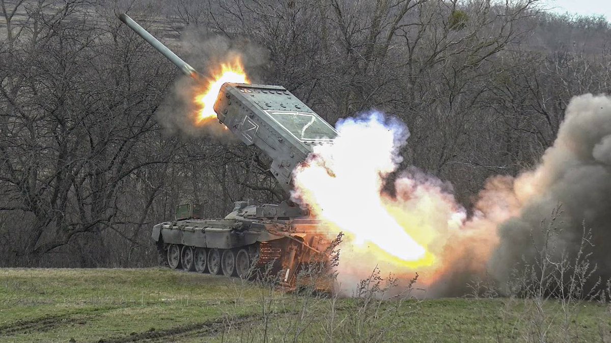 MLRS TOS-1 w pobliżu rodzynek