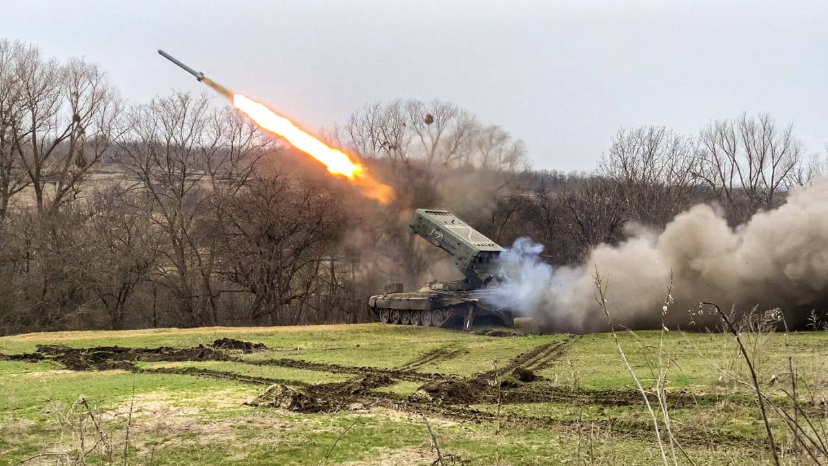 MLRS TOS-1 w pobliżu rodzynek