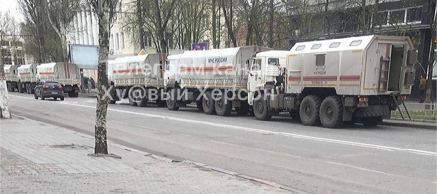 Camiones del Ministerio de Emergencias de Rusia en Kherson