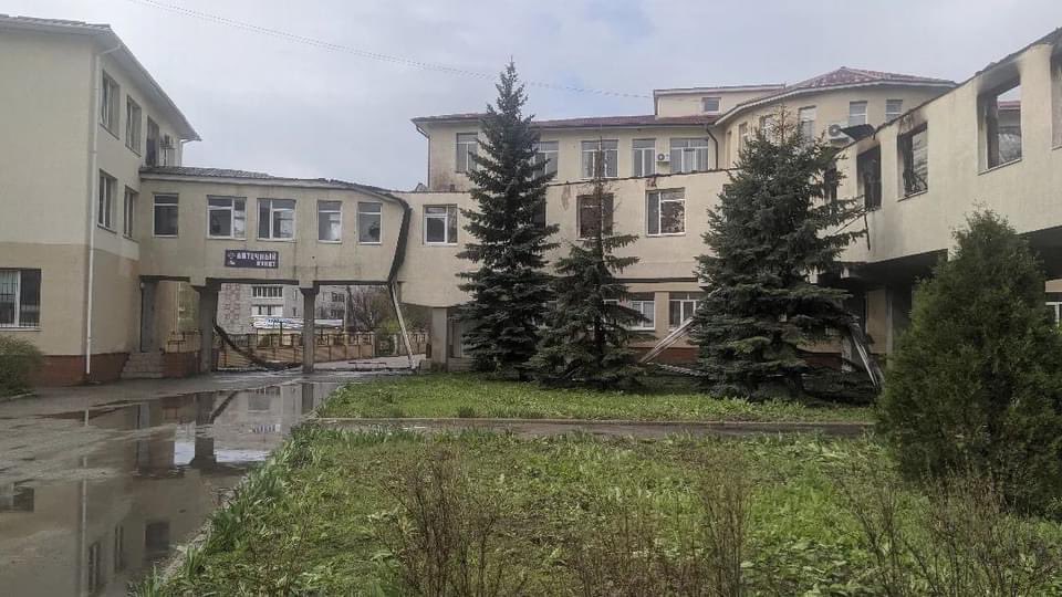 Повреждения в Славянске после обстрела российскими войсками