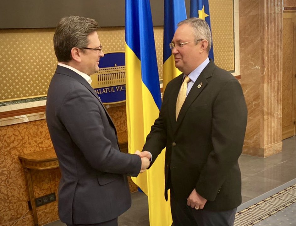 Dmytro Kuleba: Der rumänische Premierminister @NicolaeCiuca hat mich heute in Bukarest empfangen. Wir haben über die Entwicklung der Handels-, Energie- und Infrastrukturkooperation gesprochen, wobei wir uns auf Wege zur Diversifizierung der Routen für ukrainische Exporte konzentrierten. Dankbar an Rumänien für die Unterstützung der Ukraine und die Aufnahme ukrainischer Flüchtlinge