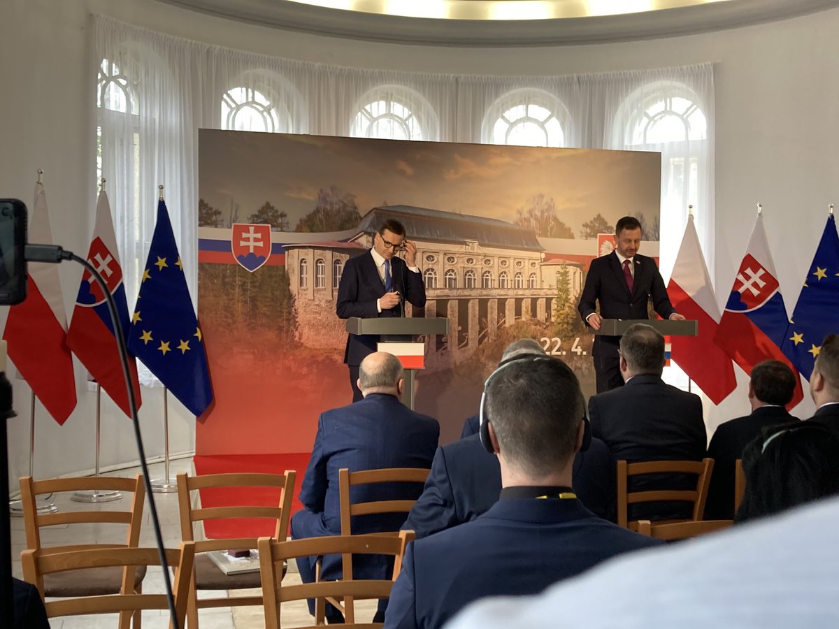 Premiér @morawieckim o blokovaní ďalších sankcií: či je to Nemecko alebo Maďarsko, sme rovnako rozhorčení Slovenský premiér @eduardheger hovorí, že je „sklamaný z postoja Maďarska k Rusku