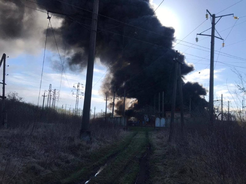 Lvovo srities Krasnės miestelyje dėl raketos smūgio apgadinta elektros pastotė. Lvovo srityje vieną raketą numušė oro gynyba