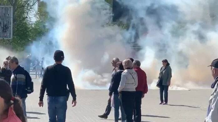 Митинг подршке Украјини у Херсону. Руске окупационе снаге су користиле сузавац и шок бомбе да би га растерале