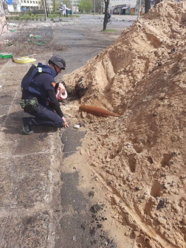 Artêşa Rûsyayê Popasna, Bilohirovka, Rubizhne, Nyzhnie, Lysychansk, Severodonetsk li herêma Luhanskê topbaran dike.