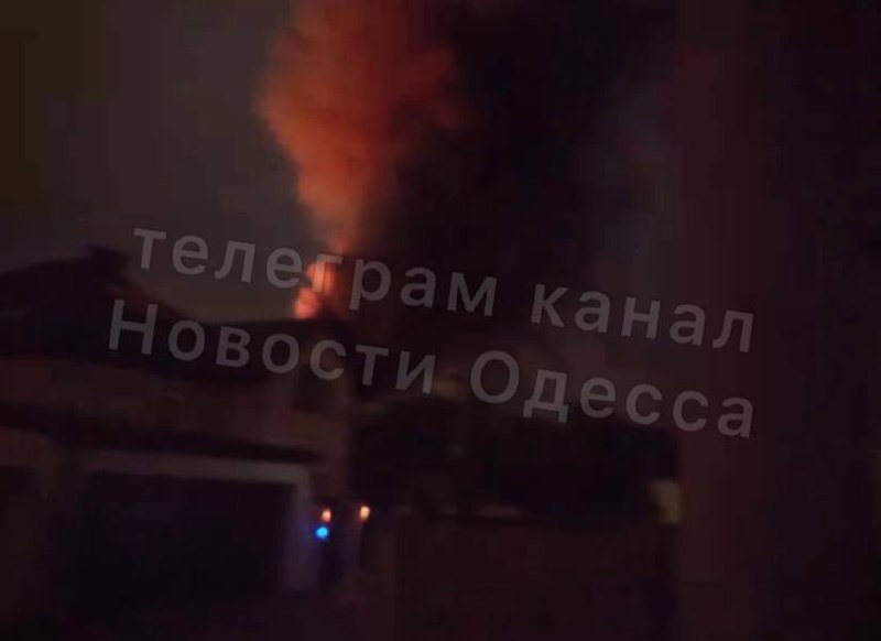 Vismaz 7 raķešu triecieni Odesā, tiek ziņots, ka deg viens no pilsētas centriem