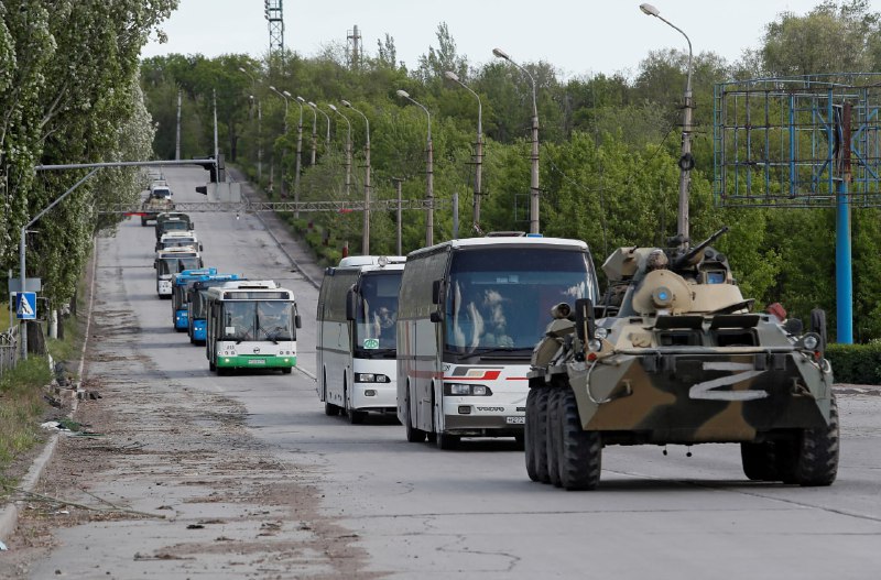 Ytterligare 7 bussar med ukrainsk militär lämnade Azovstal-fabriken i Mariupol