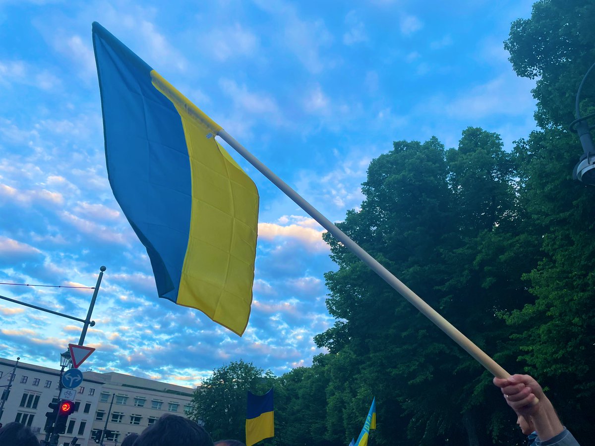 Thousands of Ukrainians have gathered in front of the Brandenburg Gate for a benefit concert against the war