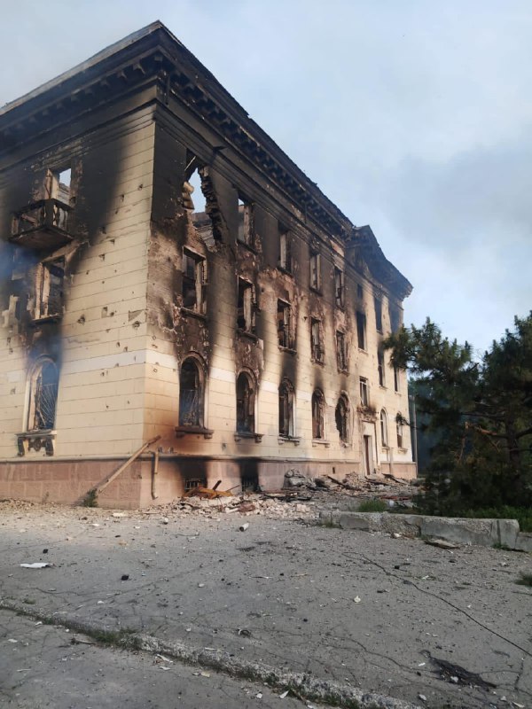 Russian army destroyed humanitarian aid distribution center in Lysychansk with 30 hits