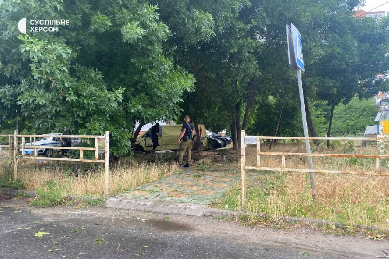 Herson'da bir otomobilde bomba patladı. Sürücünün kurtulduğu bildirildi