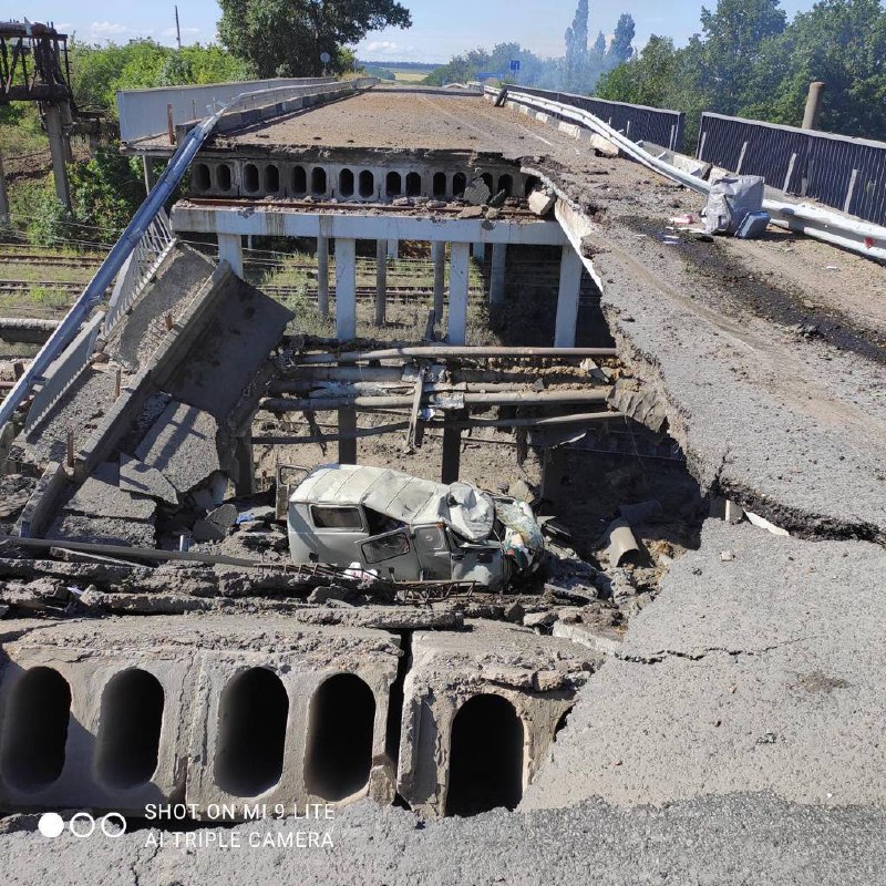 Российская армия с помощью вертолетов разрушила мосты и дороги к Лисичанску
