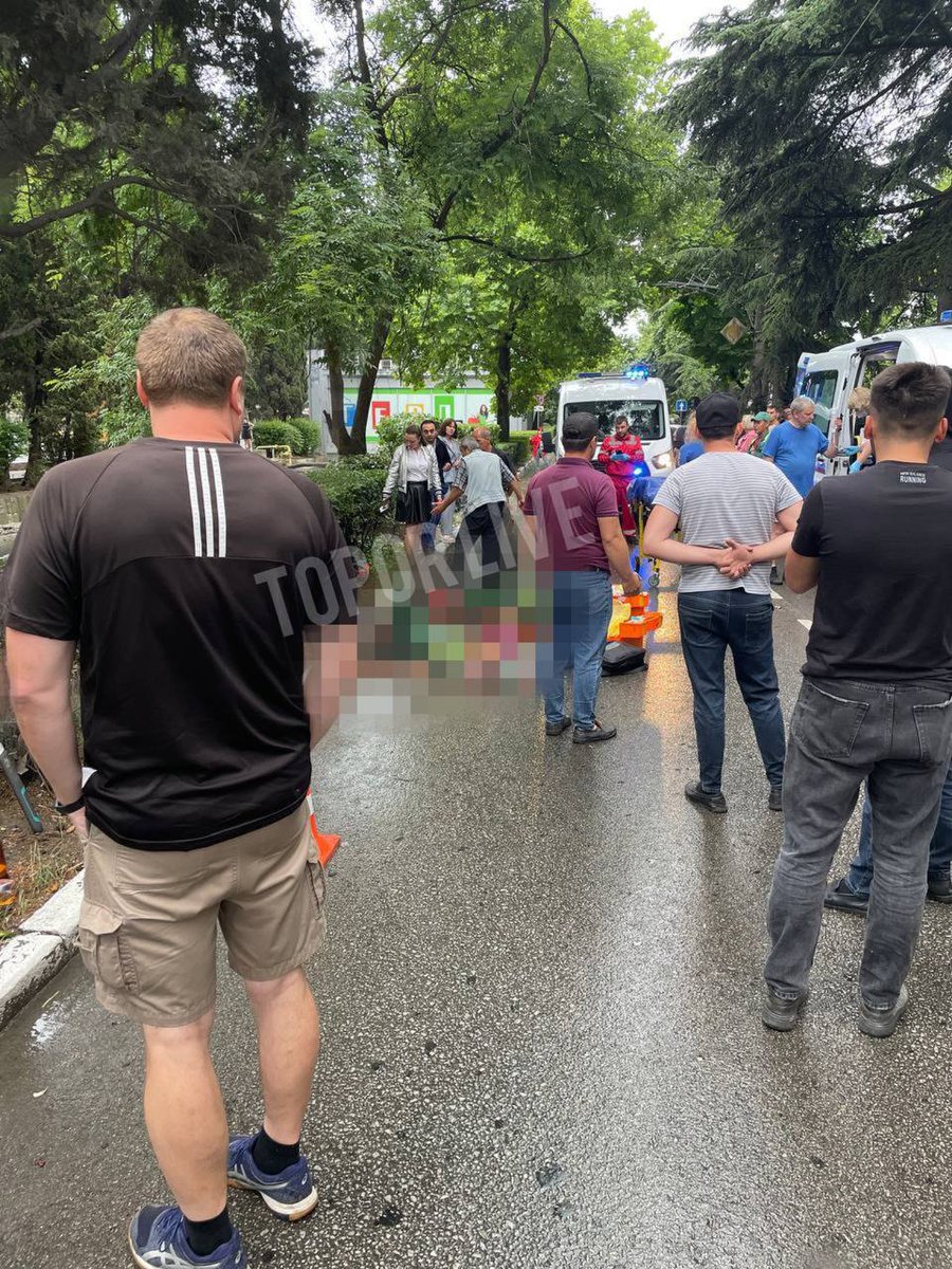 2 wounded as result of explosion of grenade in central Yalta
