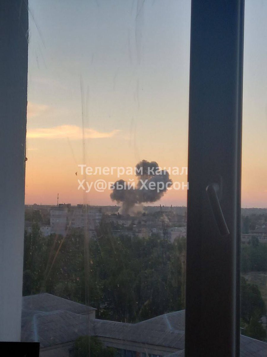 Explosiones en bases militares en Yasinuvata, Nova Kakhovka y hoy temprano en Kadiivka y Perevalne