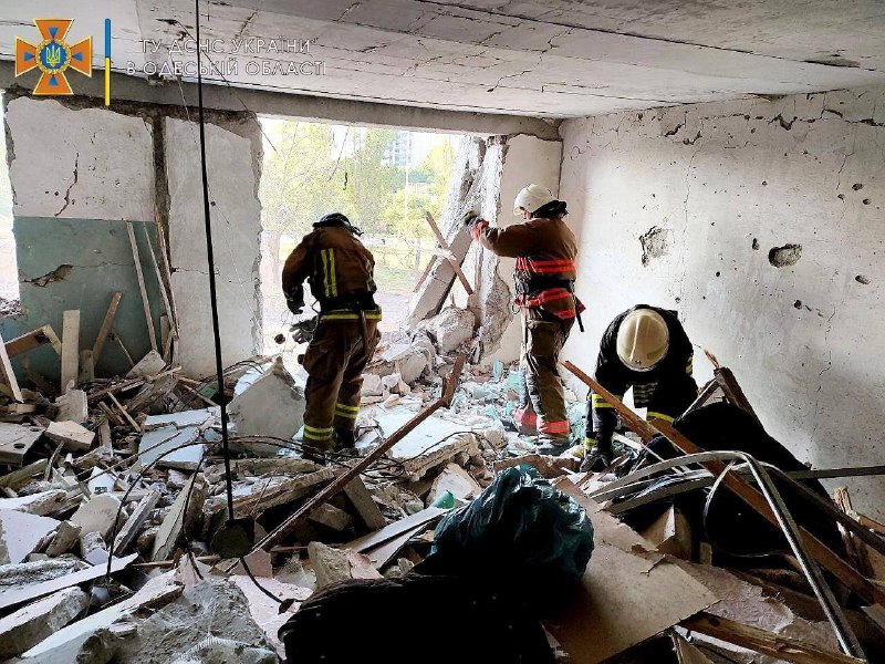 Search and rescue operation continues at the site of Russian missile strike at residential apartment block in Bilhorod Dnistrovsky district of Odesa region. 18 people confirmed dead