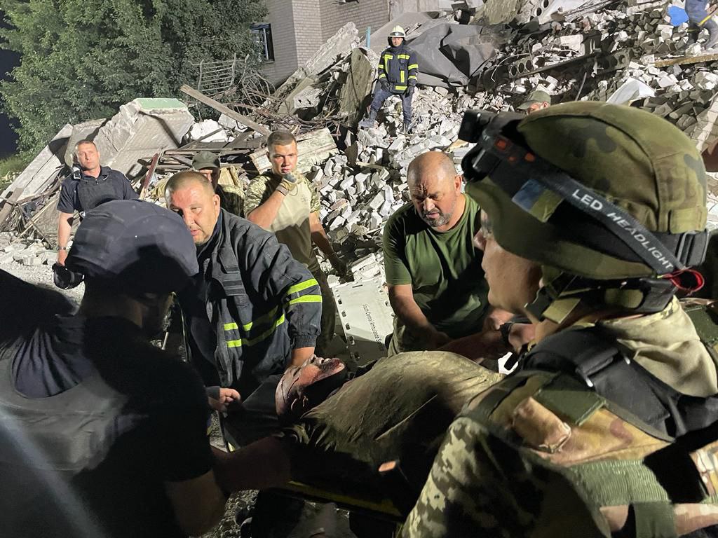 Rusiya ordusunun MLRS Uraqan ilə Çasiv Yarı atəşə tutması nəticəsində azı 5 nəfər ölüb, 6 nəfər yaralanıb.