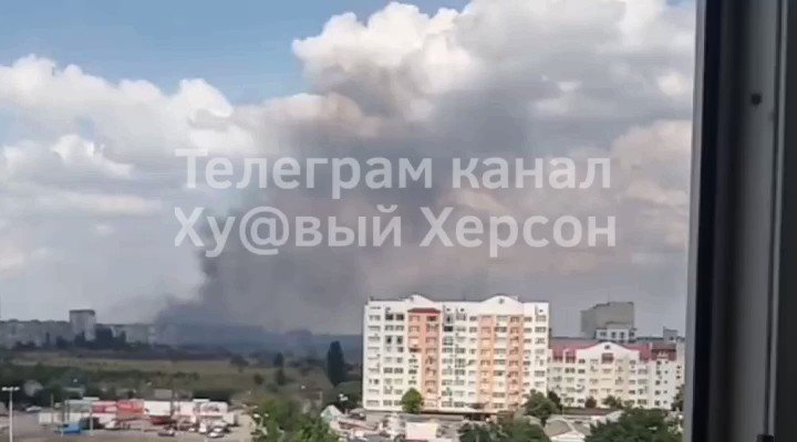 Big fire at 2nd Tavrichesk in Kherson