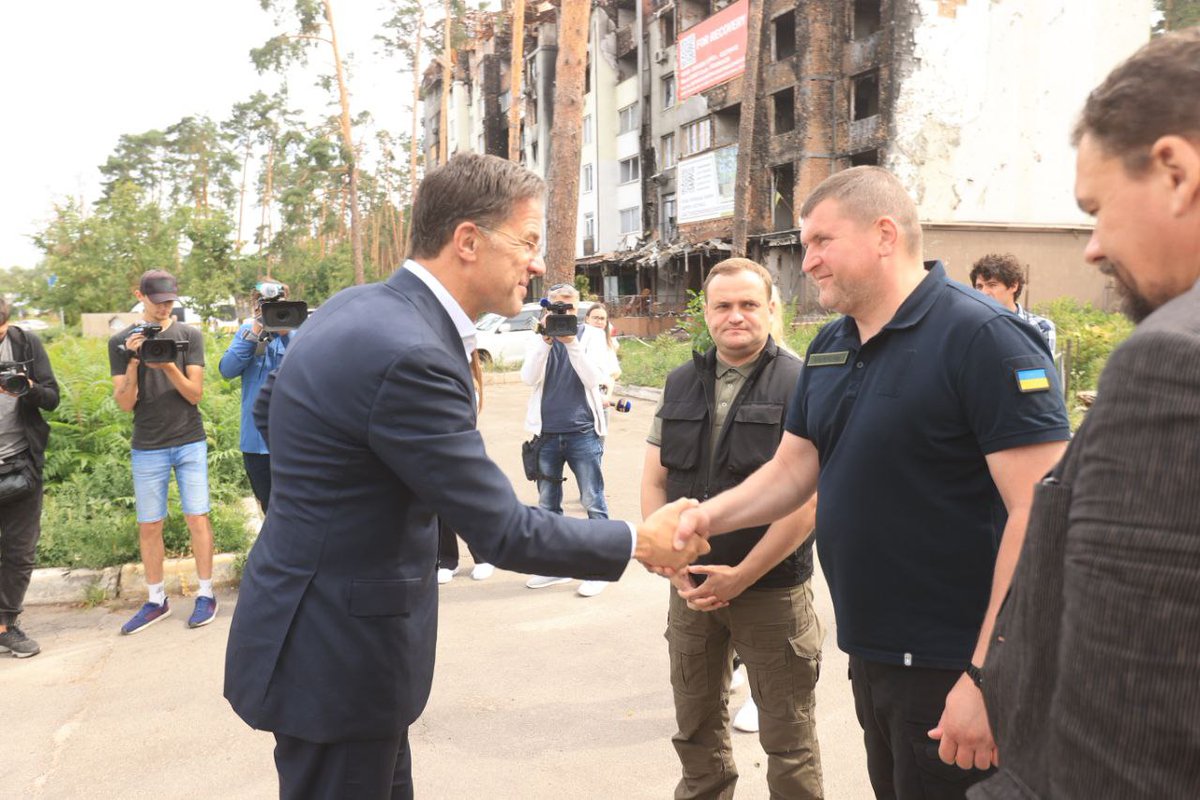 Nederländernas premiärminister Mark Rutte besökte krigsskadade Bucha, Irpin, Borodianka Möte med Zelenskyy planerat senare