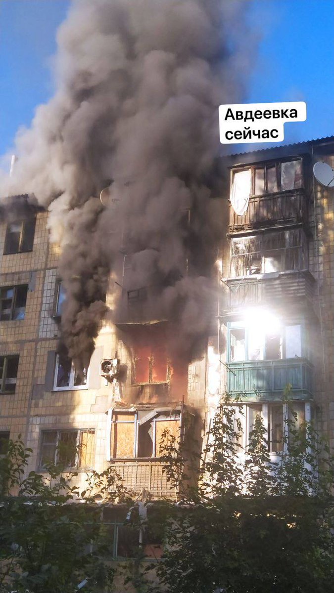 Avdiivka'da bombardıman sonucu çıkan yangınlar