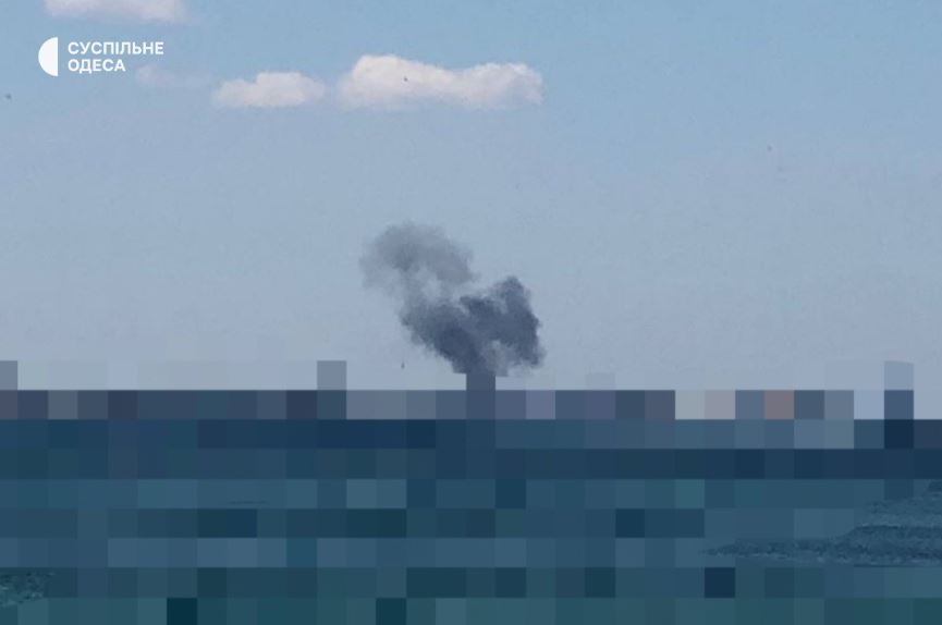 Повідомляють про вибухи в Одесі, пожежу в порту. Повідомляється, що влучили 2 ракети