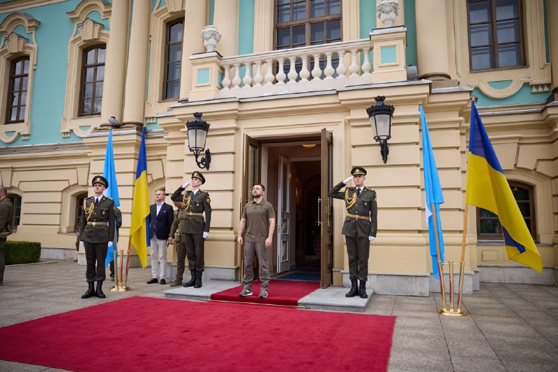 O presidente Zelensky se encontrou com o presidente da Guatemala Alejandro Giammattei em Kyiv