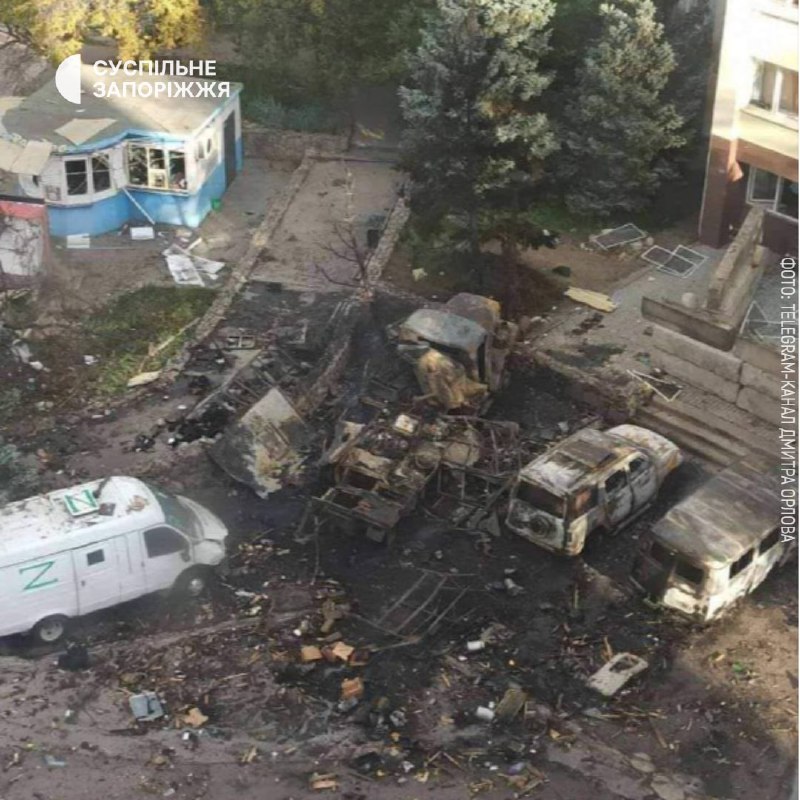 3 Fahrzeuge der russischen Besatzungstruppen explodierten und brannten in Enerhodar, Saporischschja
