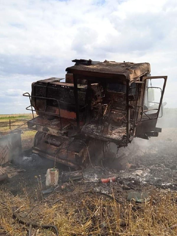 La recol·lectora va explotar a una mina terrestre a la regió de Kharkiv. L'operador ha resultat ferit