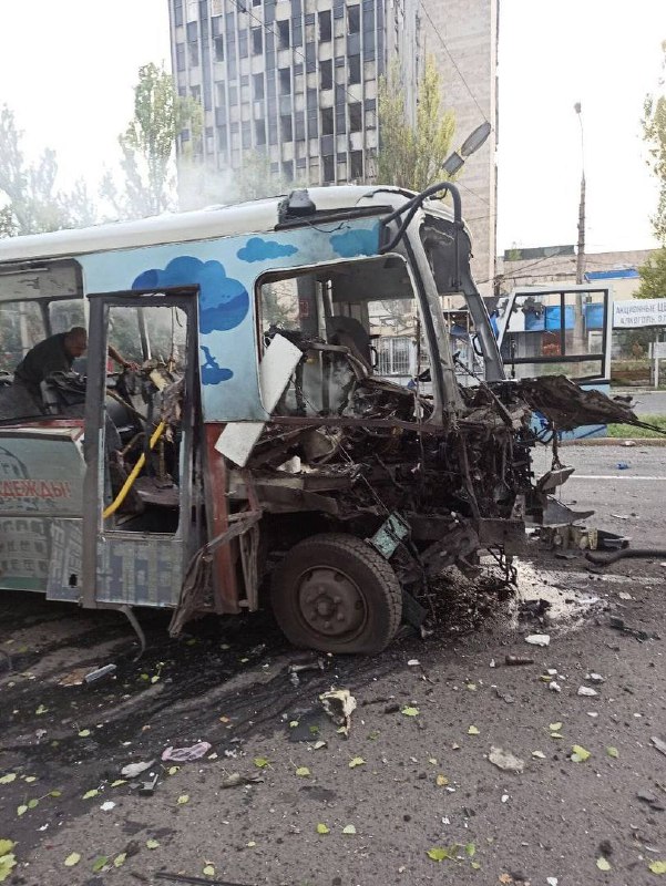 Внаслідок обстрілу автобуса в окупованому Донецьку загинуло 3 людини, 5 поранено