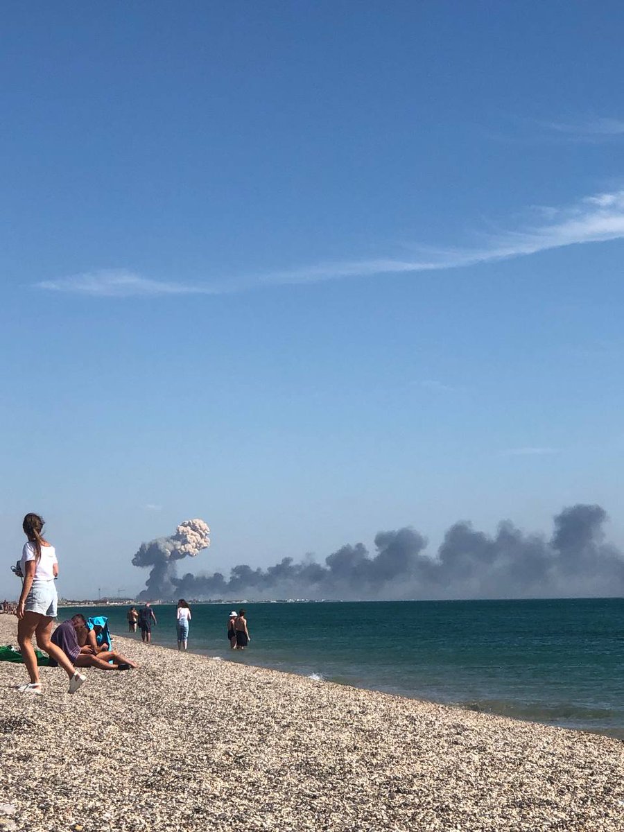 Kırım'daki Novofedorivka hava üssünde patlama ve yangın