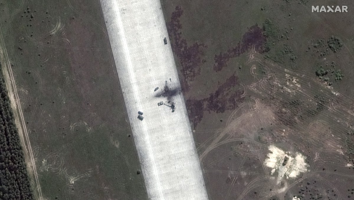 Супутникові знімки вибуху танка на аеродромі Зябрівка в Білорусі
