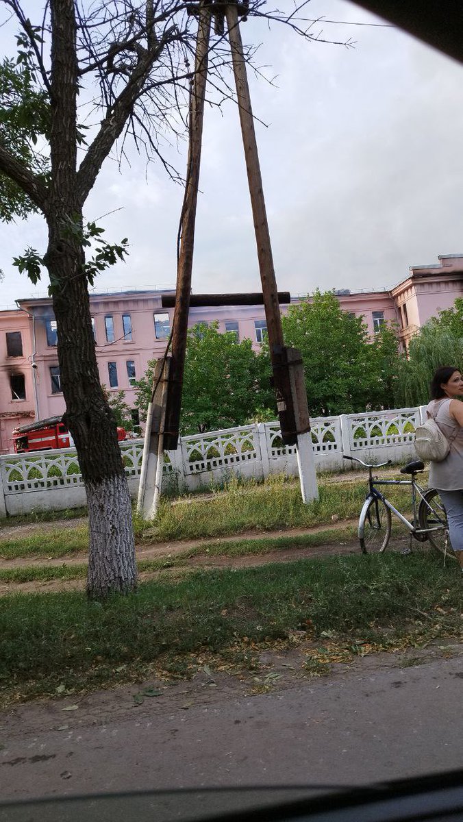 Daños generalizados en Rodakove de la región de Luhansk después de la explosión de un depósito de municiones