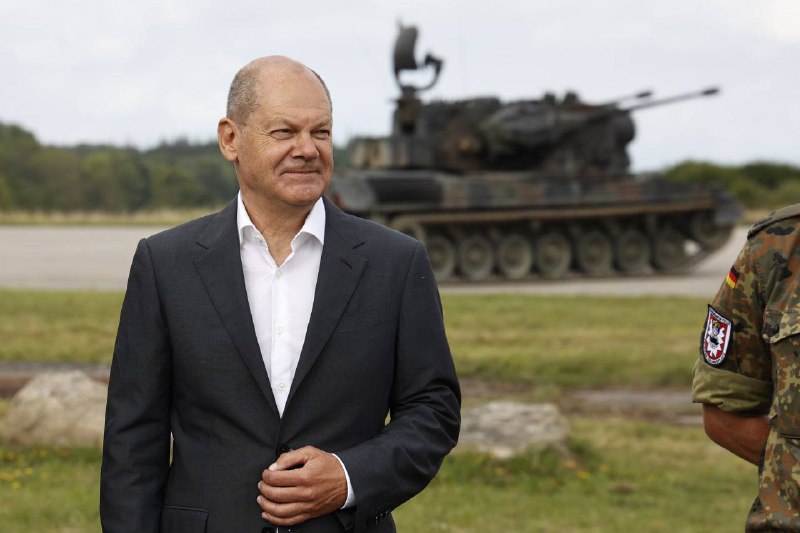 Cancelarul Olaf Scholz a vizitat armata ucraineană la un teren de antrenament din Germania