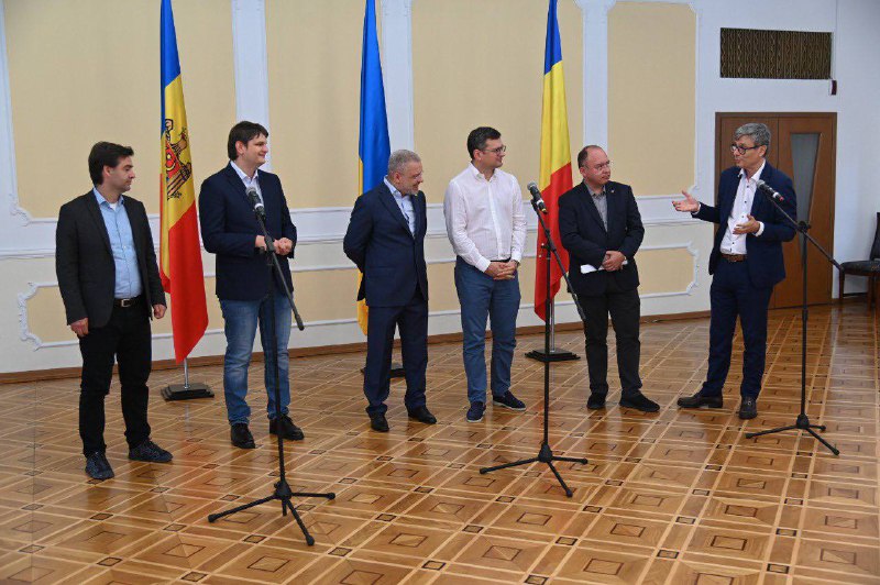 Ukrainas utrikesminister träffade utrikesministrar från Rumänien och Moldavien i Odesa, enades om att upprätta ett nytt trepartssamarbetsformat