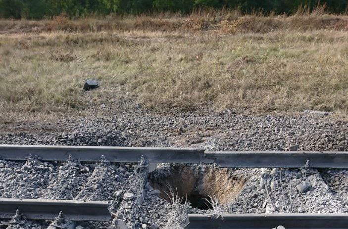 梅利托波尔附近的铁路被炸毁