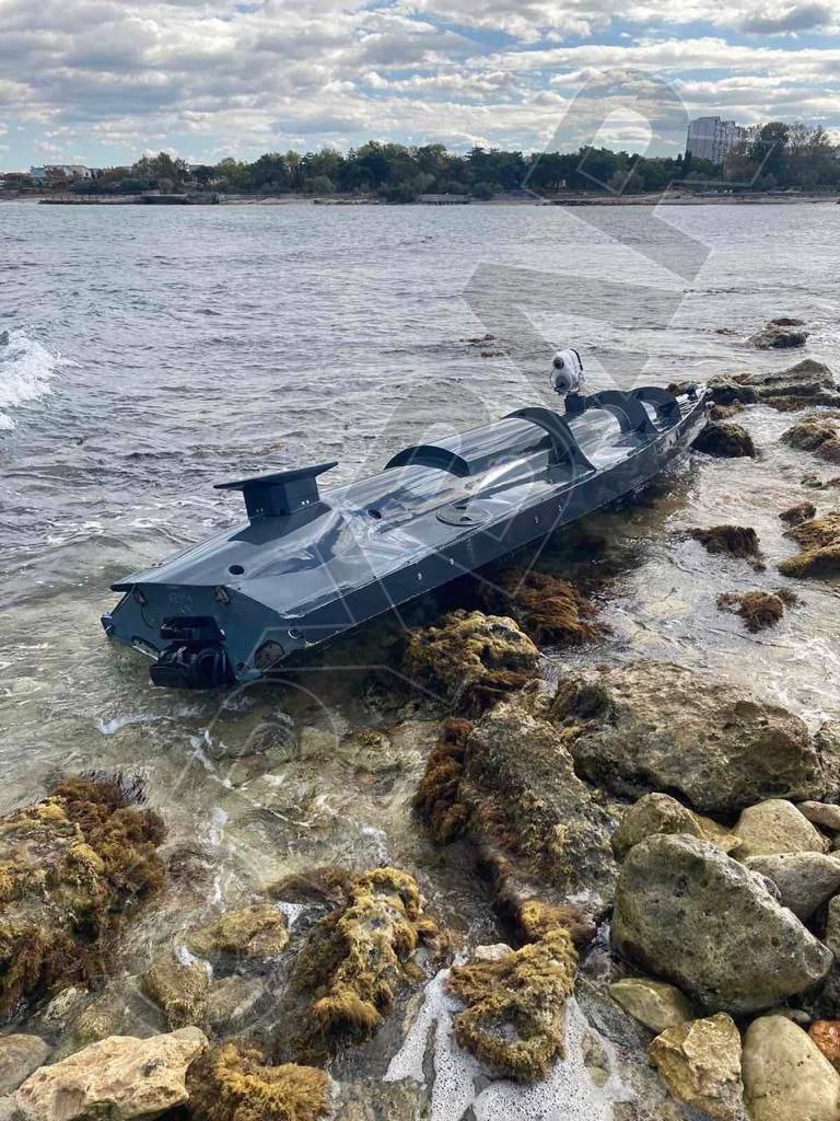 Un véhicule de surface sans pilote non identifié s'est échoué à Sébastopol en Crimée occupée par la Russie